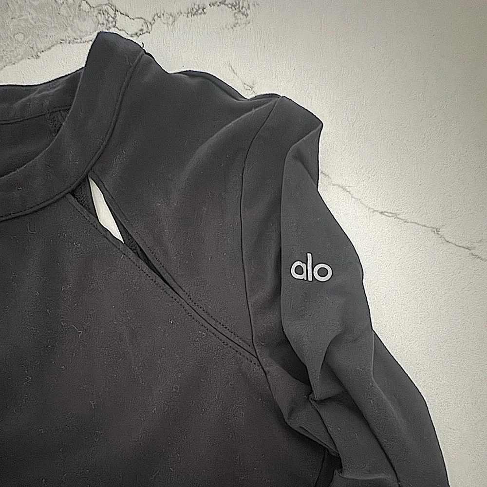 Alo Women’s Long-Sleeved Peek-a-boo Crew Neck Black Top - Size M - Picture 3 of 4